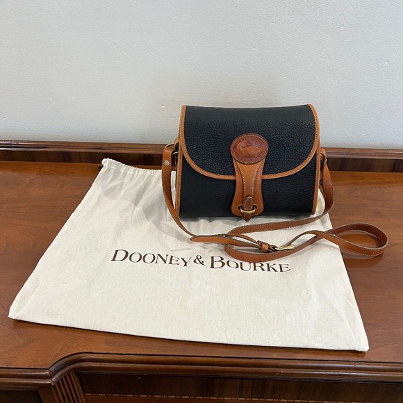VTG 1990s Dooney & Bourke All Weather Leather Medium Essex Bag Black/Tan Trim - Picture 1 of 16
